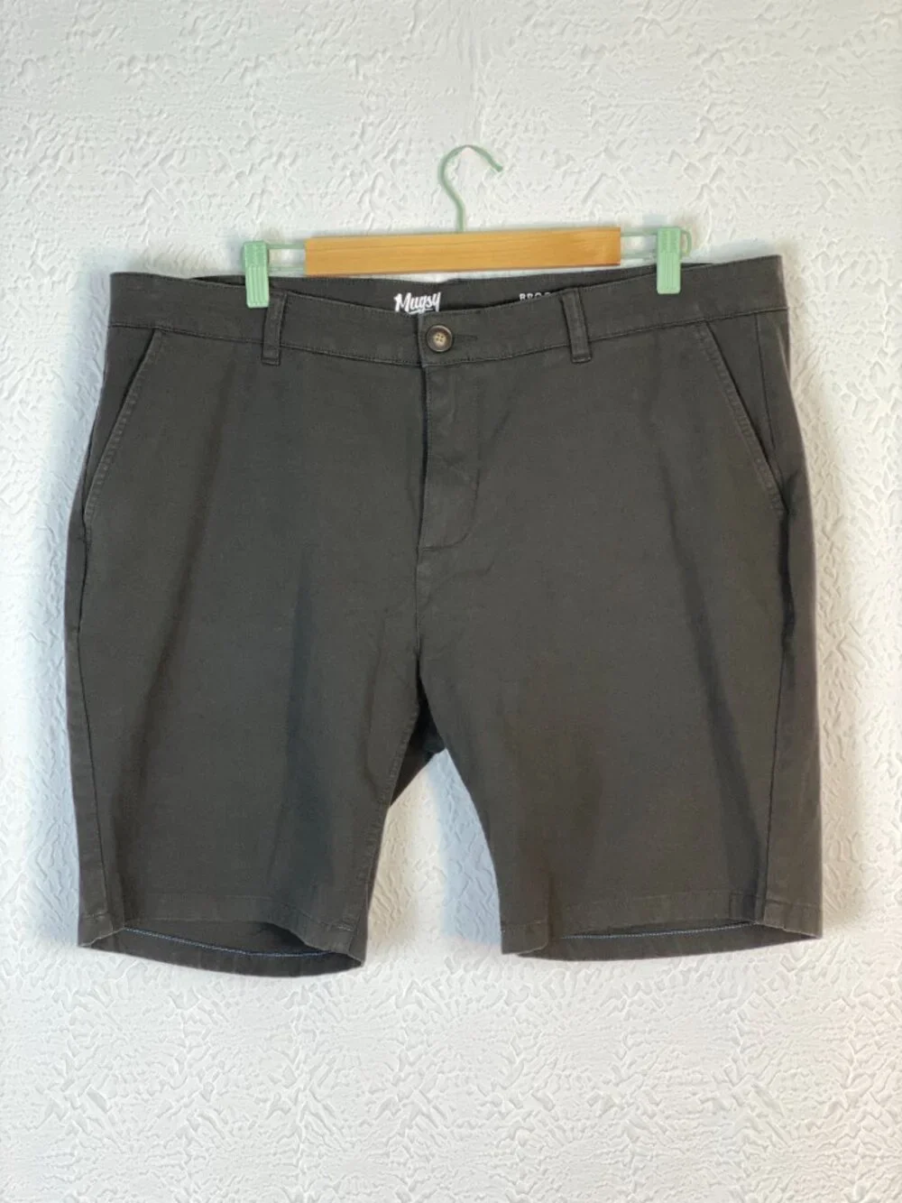 Mugsy Brooks Chino Shorts Gray Stretch Comfort Size 40 Men's 8.5